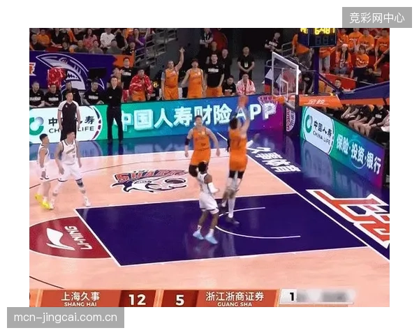 得分王布朗虽火力全开，但广厦队未能解决内线篮板问题，导致其高分表现沦为空砍。